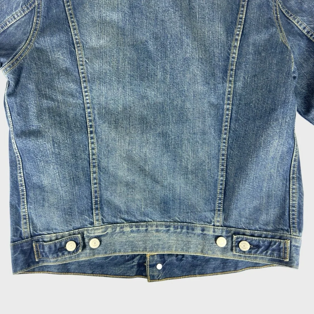 Levi’s Classic Denim Jacket in Dark Blue Wash - Picture 9 of 12